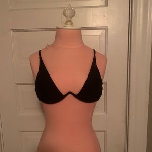 Under-wire V-shape bikini top